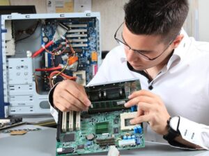TÉCNICO EM MANUTENÇÃO E SUPORTE EM INFORMÁTICA
